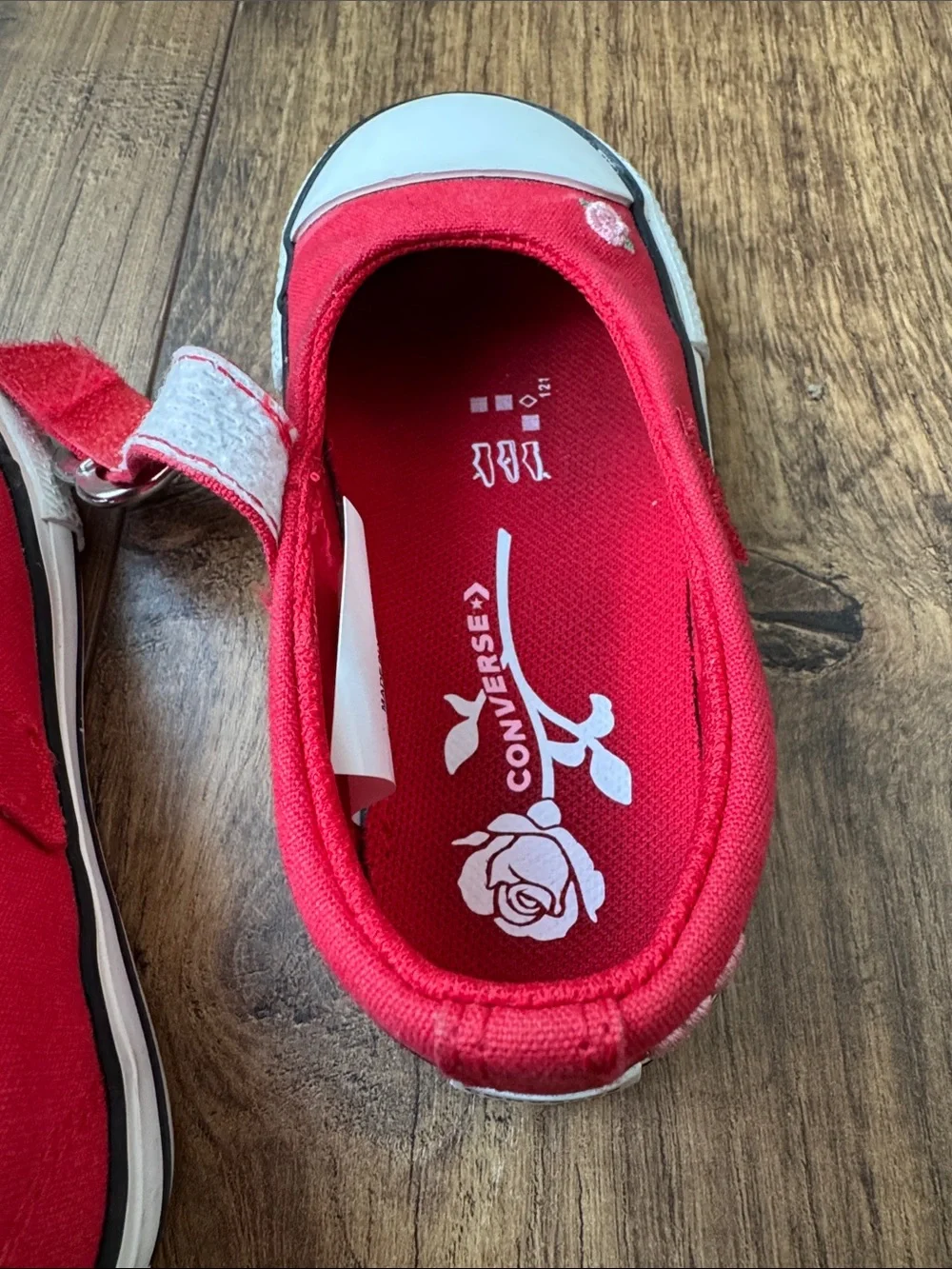 Converse toddler red sneakers, size 6